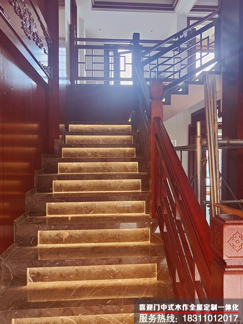 中式別墅實木樓梯展示